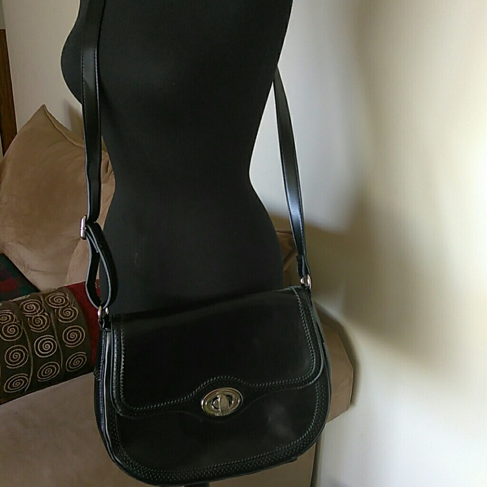 Authentic Giani  Bernini Brogue Saddle Handbag